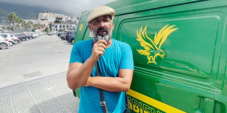 Ischia, tartaruga caretta caretta depone oltre cento uova sulla spiaggia di forio