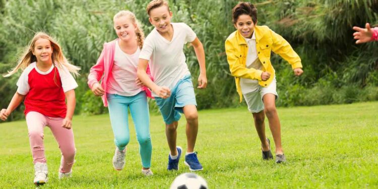 L’ordinanza del comune di Pietradefusi: vietato giocare a calcio nei parchi giochi