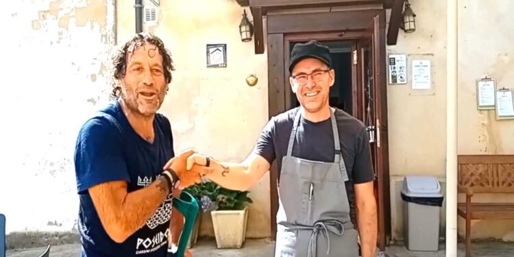 Fatica, borsiti e resilienza: gianni sasso commuove tutti lungo il cammino di santiago de compostela