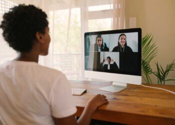 Skype, addio alla pubblicità e nuove funzioni IA