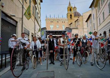 FRANCESCANA A FOLIGNO: IL CESENA VINTAGE SI CONFERMA LEADER NEL CICLOTURISMO D’EPOCA CSI