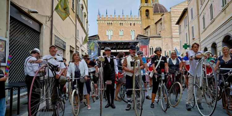 FRANCESCANA A FOLIGNO: IL CESENA VINTAGE SI CONFERMA LEADER NEL CICLOTURISMO D’EPOCA CSI