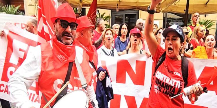 SCIOPERO NAZIONALE DELLA SANITÀ PRIVATA, A NAPOLI CORTEO E PRESIDIO DI PROTESTA