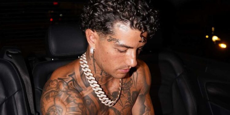 Tony Effe ufficializza la storia con Giulia De Lellis: su Instagram la prima foto insieme