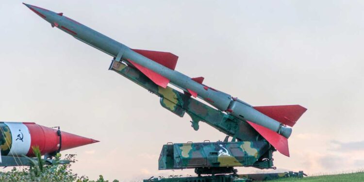 Su Israele 200 missili dall’Iran, Netanyahu: “La pagherà”. Biden: “Sostegno Usa”