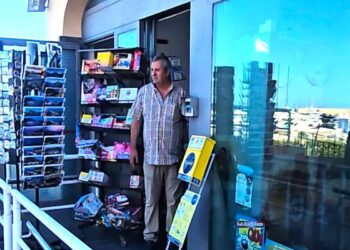 FORIO, IL GIORNALAIO CHIUDE PER SFRATTO: CHE SIA UN ARRIVEDERCI A PRESTO PER CARLO LIETO