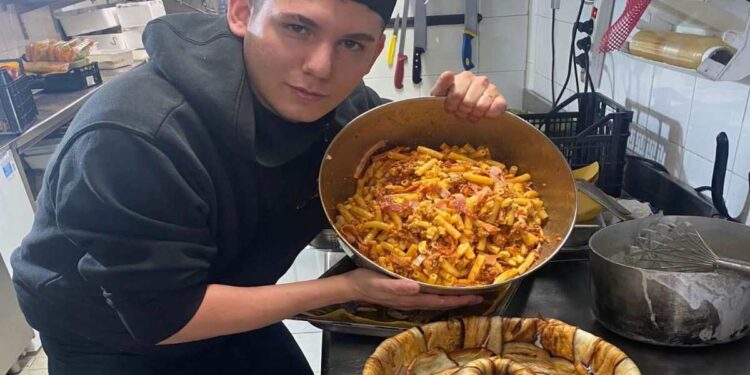 ARONA: ONORATA LA MEMORIA DI STEFANO CAVALLO CON L’INAUGURAZIONE DI UN PULMINO PER DISABILI