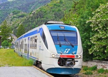 Treni bloccati a Roma Termini, la rabbia dei viaggiatori fra attesa e rimborsi
