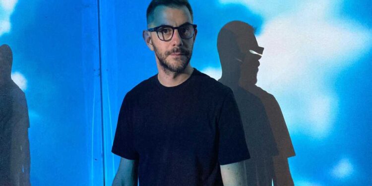 Davide Uria “Lucio Fontana spiegato a mia nonna: perché i tagli sono opere d’arte”. Un viaggio ironico nel mondo dell’arte contemporanea