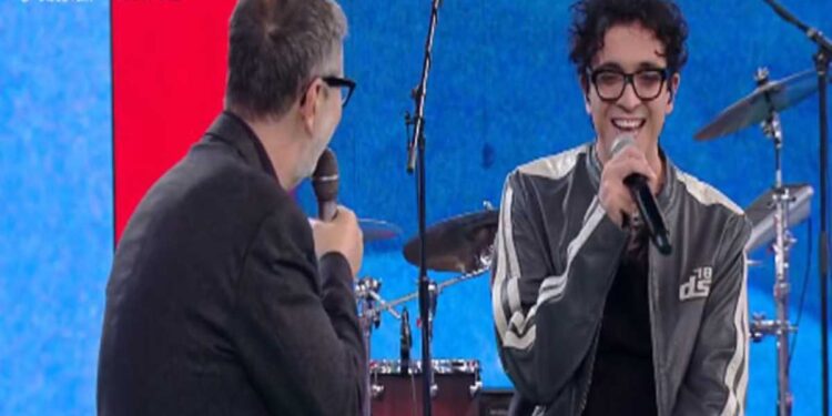 Tananai a ‘Che tempo che fa’ spiega cosa significa “Calmocobra”