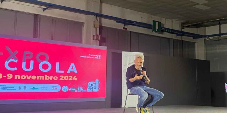 Chiusa con Vincenzo Schettini e 30.000 visitatori Exposcuola 2024