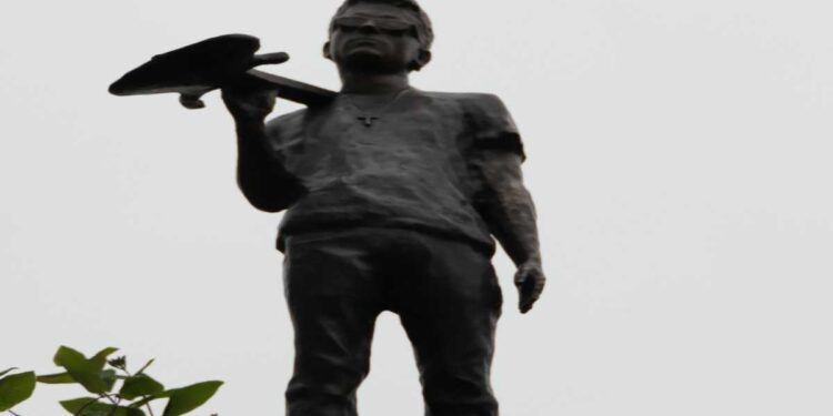 Davide Lo Surdo: Scolpita una statua in suo onore