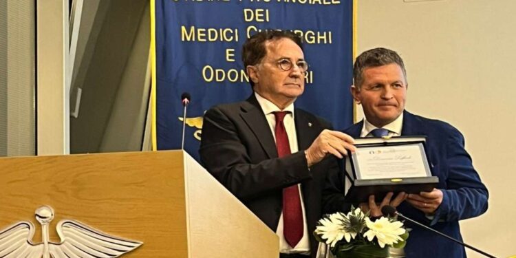 SALVÒ VITA A DONNA CON INTERVENTO DISPERATO, IL DOTT. MIMMO LOFFREDO PREMIATO DALL’ORDINE DEI MEDICI