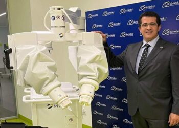 IL PRIMO INTERVENTO AL MONDO CON NUOVA METODICA DI UTILIZZO DEL ROBOT SYMANI DEL DOTT. VITO DEL DEO