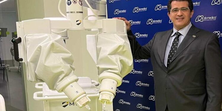 IL PRIMO INTERVENTO AL MONDO CON NUOVA METODICA DI UTILIZZO DEL ROBOT SYMANI DEL DOTT. VITO DEL DEO