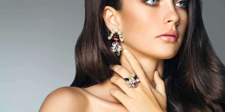 L’unica industria che non va mai in crisi: il lusso. Nel 2024 spesi 1.500 miliardi di euro