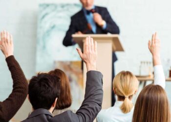 Asta record per l’orologio regalato al capitano che salvò 700 passeggeri del Titanic: 1,87 milioni di euro