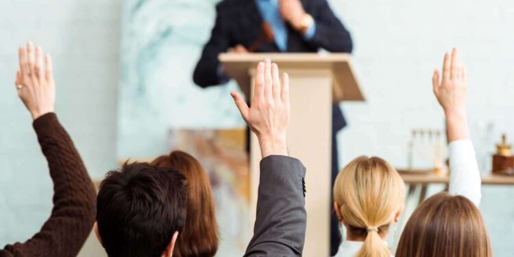 Asta record per l’orologio regalato al capitano che salvò 700 passeggeri del Titanic: 1,87 milioni di euro