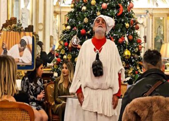 A NAPOLI PRESENTATO IL CALENDARIO 2025 DEL PULCINELLA INTERPRETATO DALL’ATTORE ANGELO IANNELLI