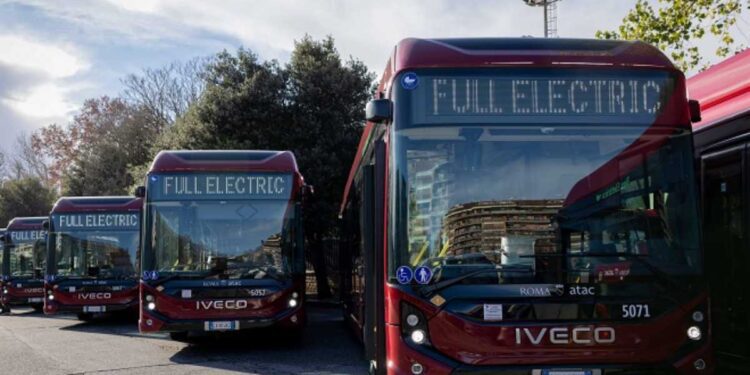 Roma: Mobilità, presentati i primi 110 bus elettrici per Atac