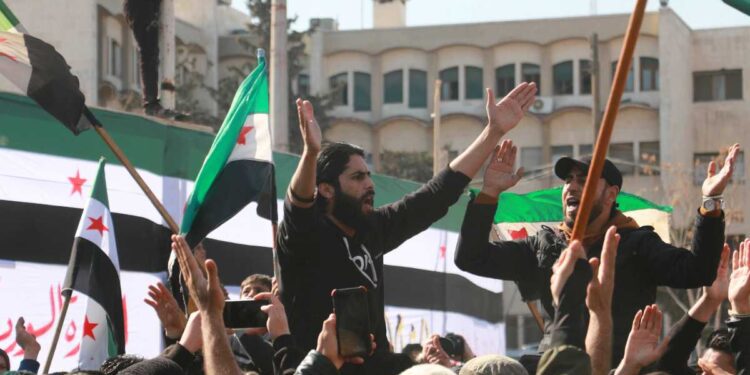 Siria, ribelli annunciano presa di Damasco: “Città libera, Assad è fuggito”