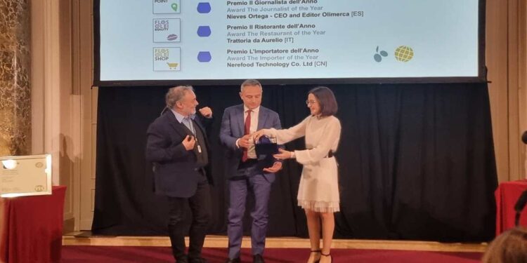 Dal Cilento, la Fattoria Ambrosio 1938 riceve il premio “Azienda dell’Anno” dalla guida internazionale Flos Olei 2025