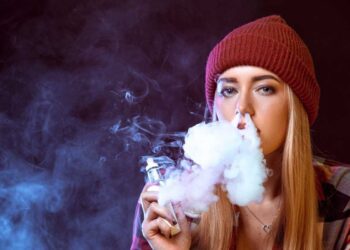 Anche le sigarette elettroniche danneggiano il feto, colpa della nicotina