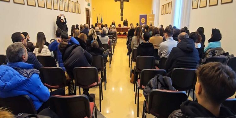 ISCHIA, ASSEGNATE DIECI BORSE DI STUDIO AGLI STUDENTI DELL’ISTITUTO “CRISTOFARO MENNELLA”