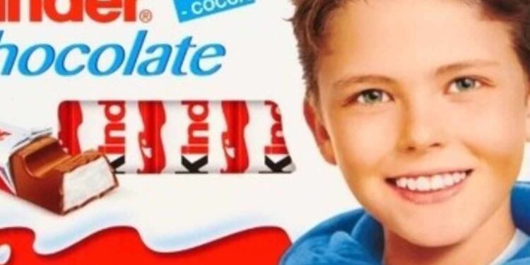 Chi è il bambino sulla barretta Kinder e cosa fa oggi?