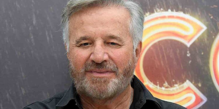 Le auto iconiche possedute da Christian De Sica: un viaggio nel tempo