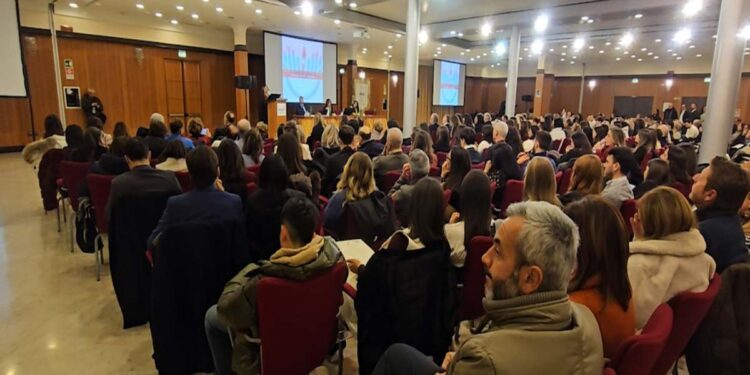 A NAPOLI IL GIURAMENTO DI 600 INFERMIERI: “PRONTI A LAVORARE PER LA SANITA’ DEL FUTURO”