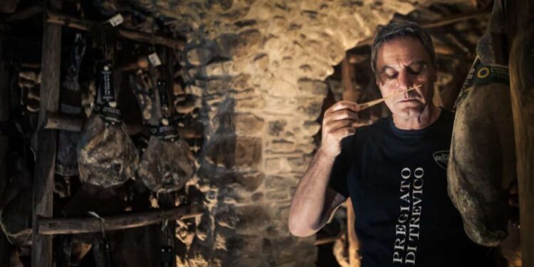 Sondaggio di Zety: il 57% dei lavoratori sarebbe disposto a lasciare il lavoro piuttosto che rinunciare alla propria relazione nata in ufficio