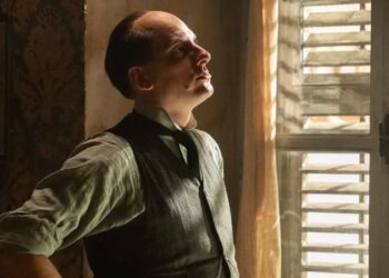 La sofferenza di Marinelli nel recitare Mussolini: “L’ho dovuto spiegare a mia nonna antifascista”