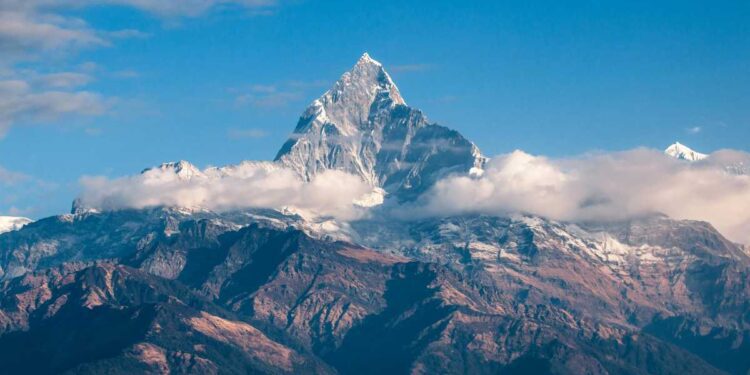 Sempre più inesperti in montagna, il Cai lancia una giornata di formazione: “Il rischio non è solo la neve”