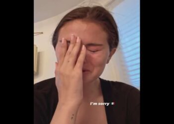 Selena Gomez in lacrime per i migranti espulsi: “Mi dispiace tanto, non so cosa fare”