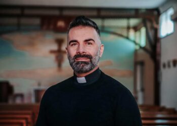 Don Cosimo Schena, il prete influencer da un milione di follower, conquista I Fatti Vostri