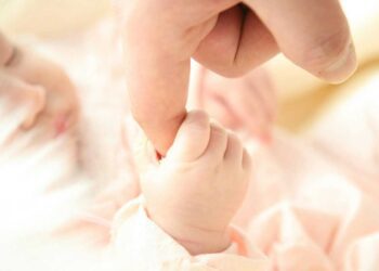 Neonata rapita, la psichiatra: “Ipotesi di disturbo della personalità e follia a due. Va fatto debriefing sul personale della clinica”