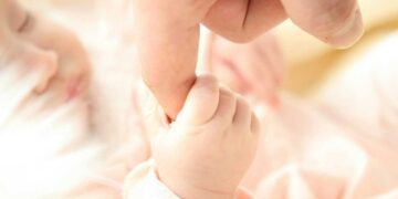 Neonata rapita, la psichiatra: “Ipotesi di disturbo della personalità e follia a due. Va fatto debriefing sul personale della clinica”