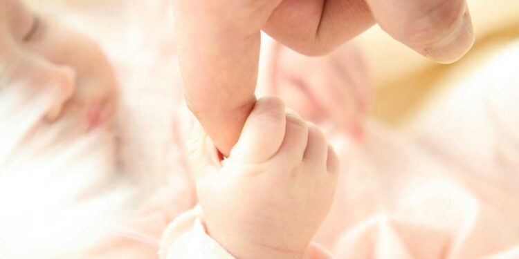 Neonata rapita, la psichiatra: “Ipotesi di disturbo della personalità e follia a due. Va fatto debriefing sul personale della clinica”