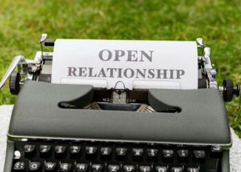 Italiani e sesso, in 2,5 milioni interessati al poliamore