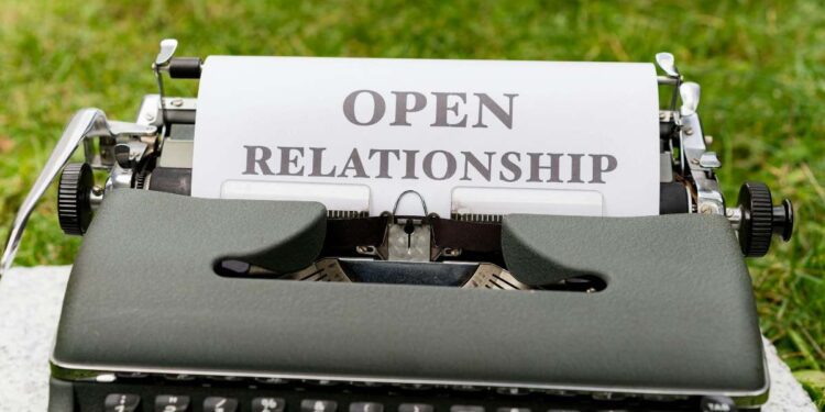 Italiani e sesso, in 2,5 milioni interessati al poliamore