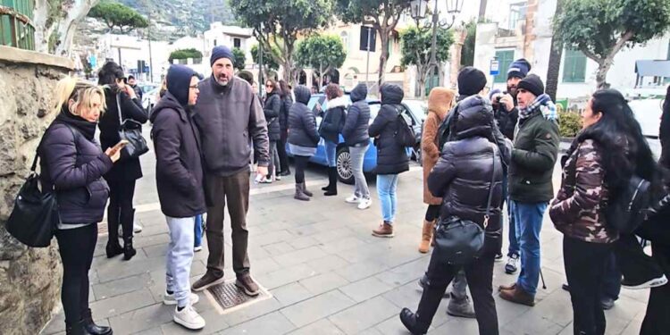 MENSA “BOLLENTE” A FORIO, GENITORI PROTESTANO PER COSTO ELEVATO E ADESIONE OBBLIGATORIA