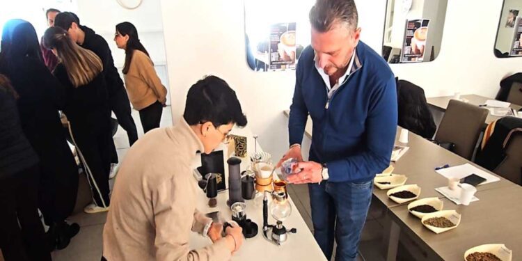 A ISCHIA IL CORSO DI FORMAZIONE CON CARMELA MARESCA, LA CAMPIONESSA ITALIANA DI LATTE ART