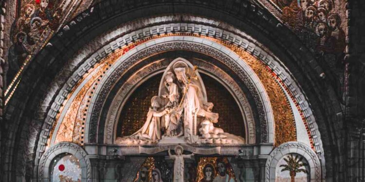 Le apparizioni, i miracoli, la grotta: perché oggi si celebra la Madonna di Lourdes?