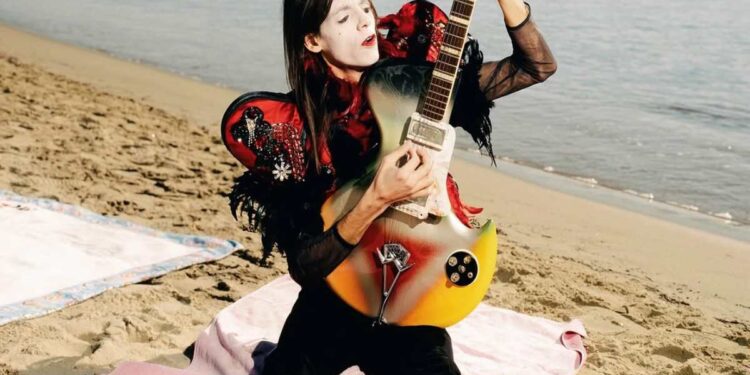 “Wandrè chi era costui?”: chi è il liutaio visionario che Lucio Corsi ha portato a Sanremo