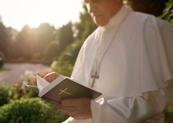 Cos’è la polmonite bilaterale di cui soffre Papa Francesco
