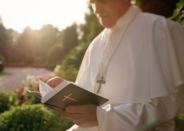 Cos’è la polmonite bilaterale di cui soffre Papa Francesco