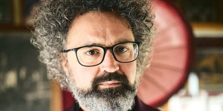 Cristicchi: “La canzone su mia madre scritta 5 anni fa, Amadeus non la volle a Sanremo”