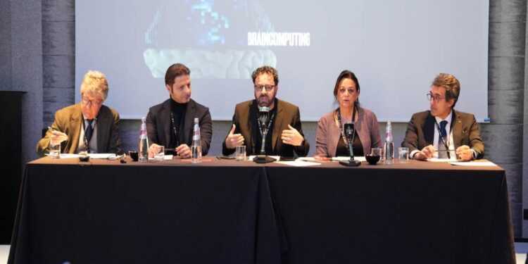 Benefici e rischi dell’intelligenza artificiale: il confronto costante con l’intelligenza umana. A Pompei il summit “AI Human Driven”