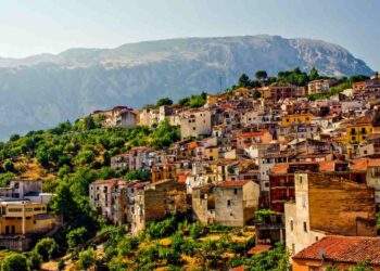 I top 30 piccoli borghi italiani del 2025: la classifica completa di Holidu